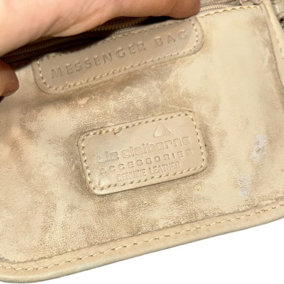Liz Claiborne Vintage bone khaki Saddle Leather Messenger bag 9x6.5x2 QU… - Picture 3 of 8